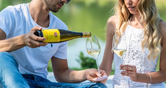 Лето — сезон белых вин. Правда или ложь?
